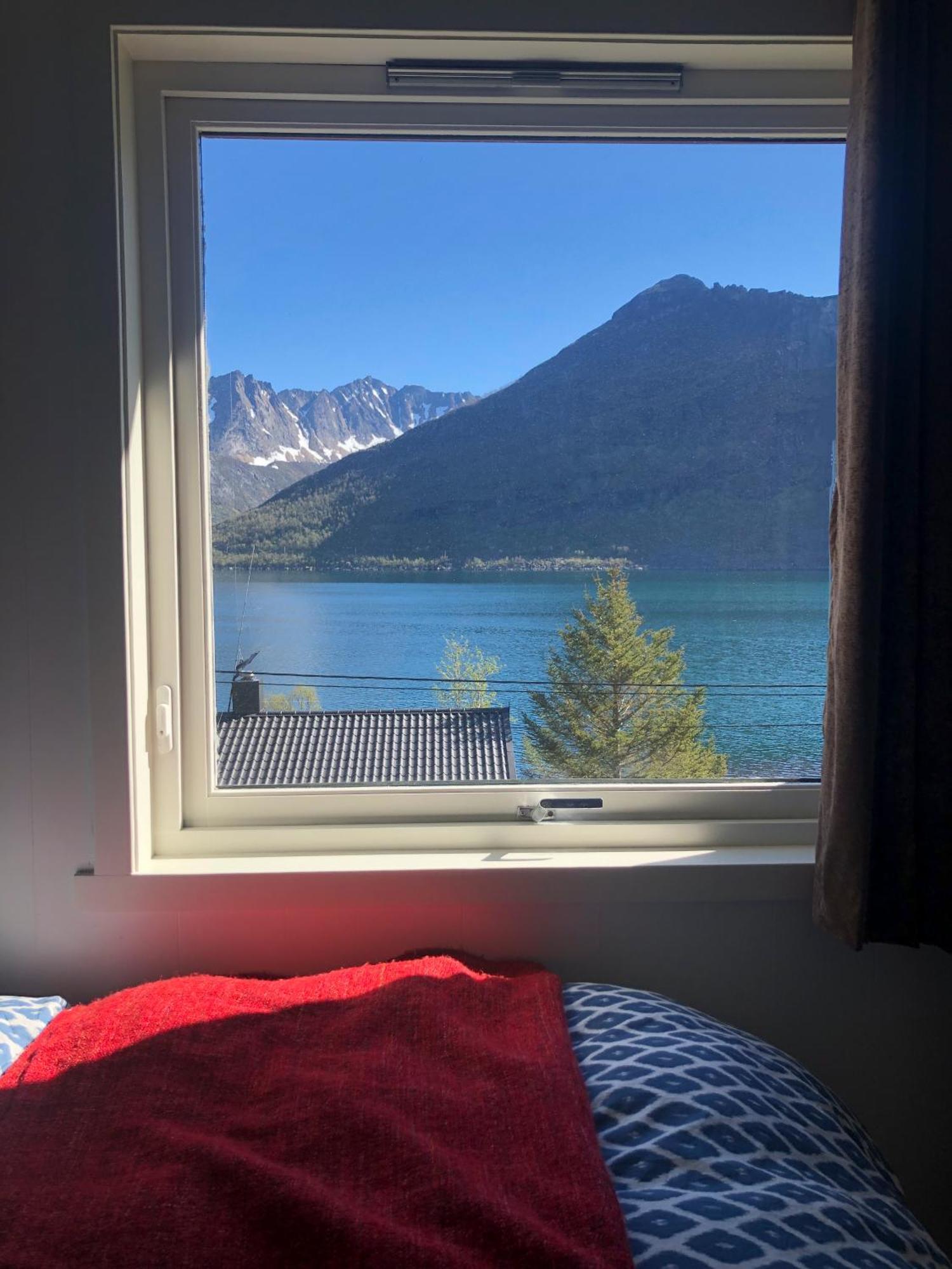 Segla Guesthouse - With View Of Fjord Fjordgard Ruang foto